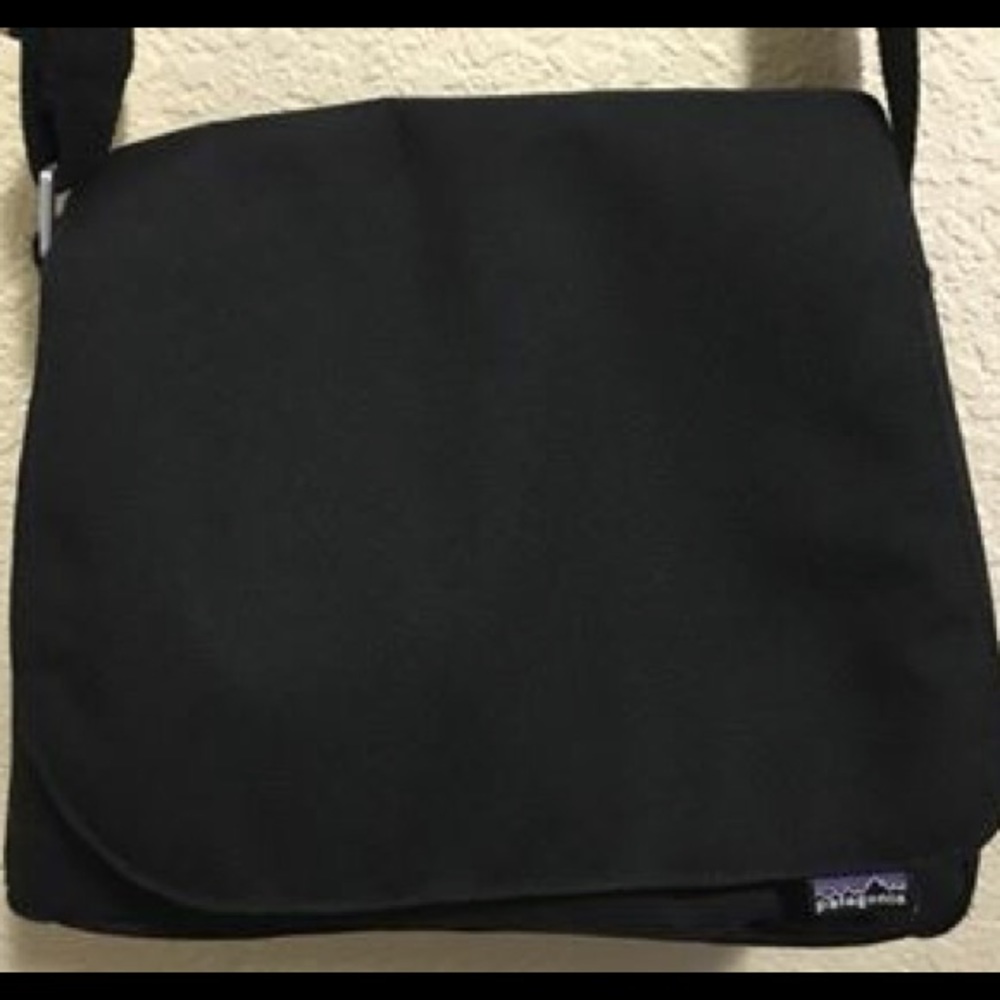 Patagonia Purse RARE. Black. Preowened